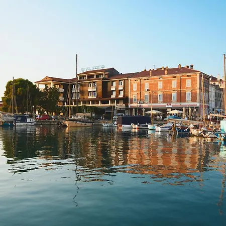 Marina 4*