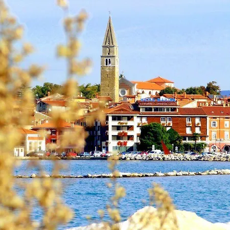 Marina فندق إيزولا