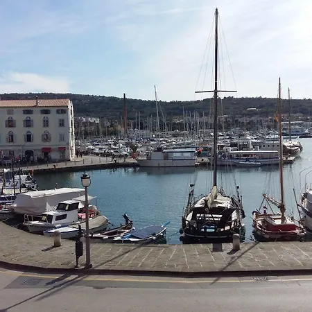 Marina Hotel 4*